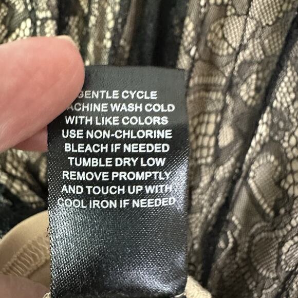 Torrid Dress Women Plus Sz 26 Lace V-Neck Fit & Flare Romantic Night Out Holiday - Picture 12 of 16